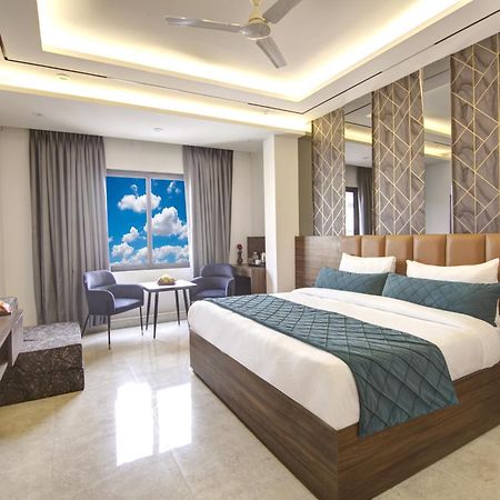 Hotel Hsp Plaza Új-Delhi Kültér fotó
