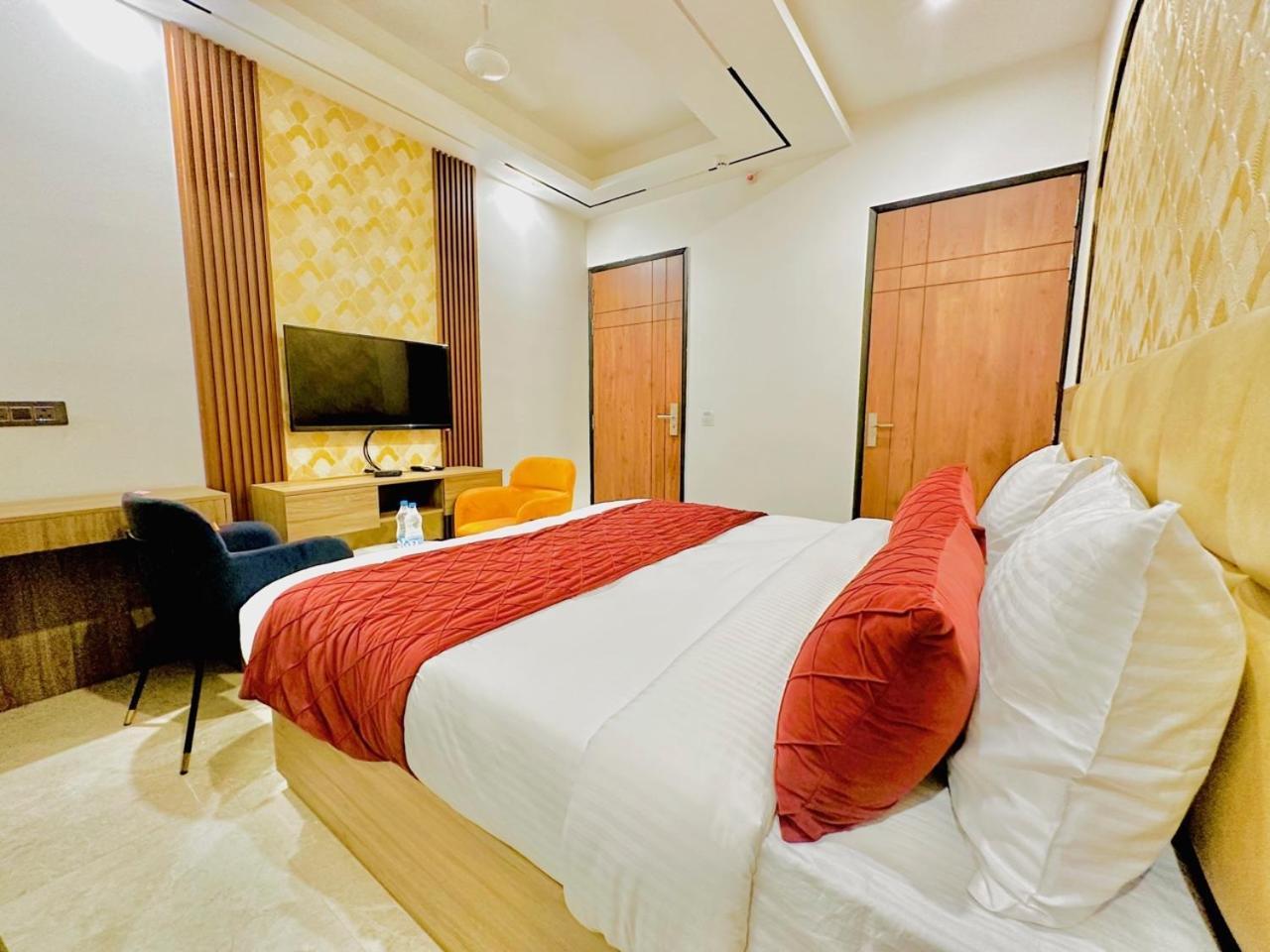 Hotel Hsp Plaza Új-Delhi Kültér fotó
